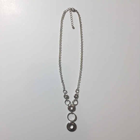 Jewelry - Silver circle necklace